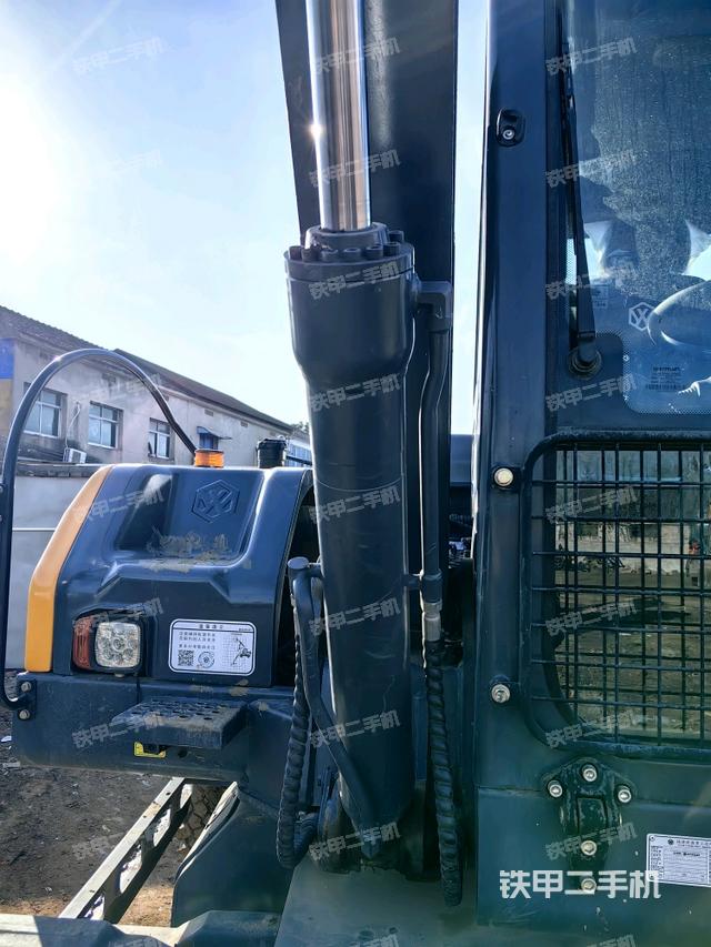 大臂根部?斜（工作和回轉(zhuǎn)裝置）