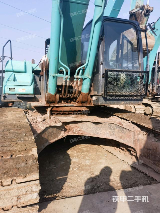 轉(zhuǎn)盤和下車架正前（工作和回轉(zhuǎn)裝置）