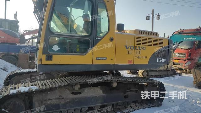 駕駛室頂部(整機(jī)外觀) 駕駛室頂部(整機(jī)外觀)