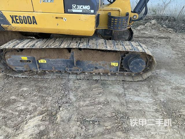 單側(cè)履帶整體（整機(jī)外觀）