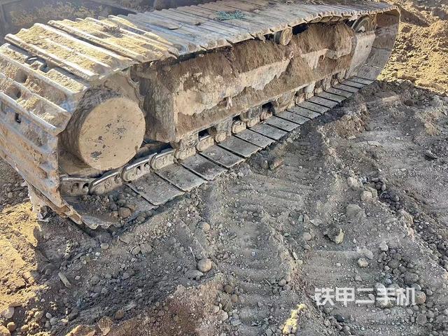 單側(cè)履帶整體(整機(jī)外觀) 單側(cè)履帶整體(整機(jī)外觀)