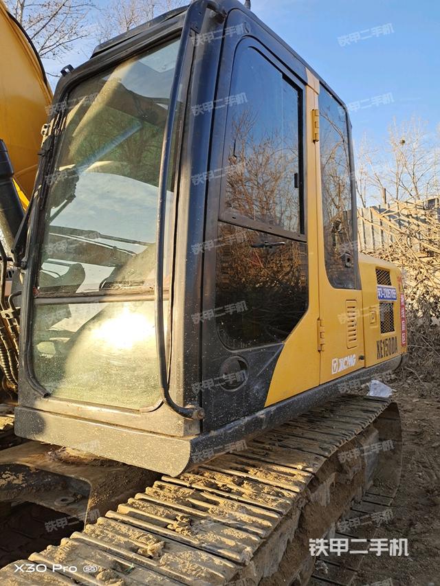 駕駛室整體(整機(jī)外觀) 駕駛室整體(整機(jī)外觀)