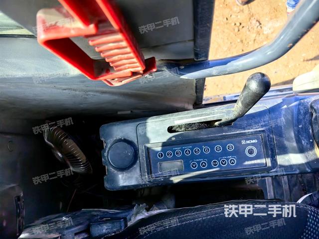 座椅左側控制臺/音響/含左手柄(駕駛室部分) 座椅左側控制臺/音響/含左手柄(駕駛室部分)
