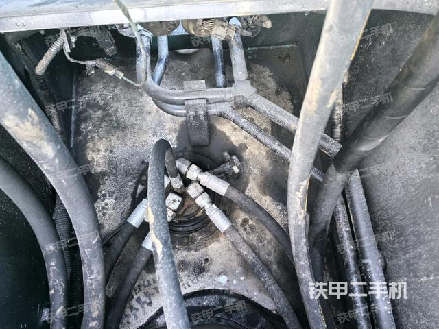 中央回轉(zhuǎn)接頭特寫（上車部件）