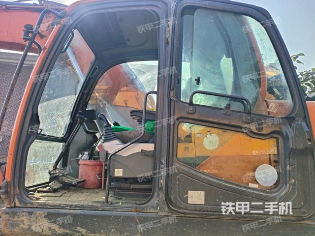 駕駛室正側(cè)(駕駛室部分) 駕駛室正側(cè)(駕駛室部分)