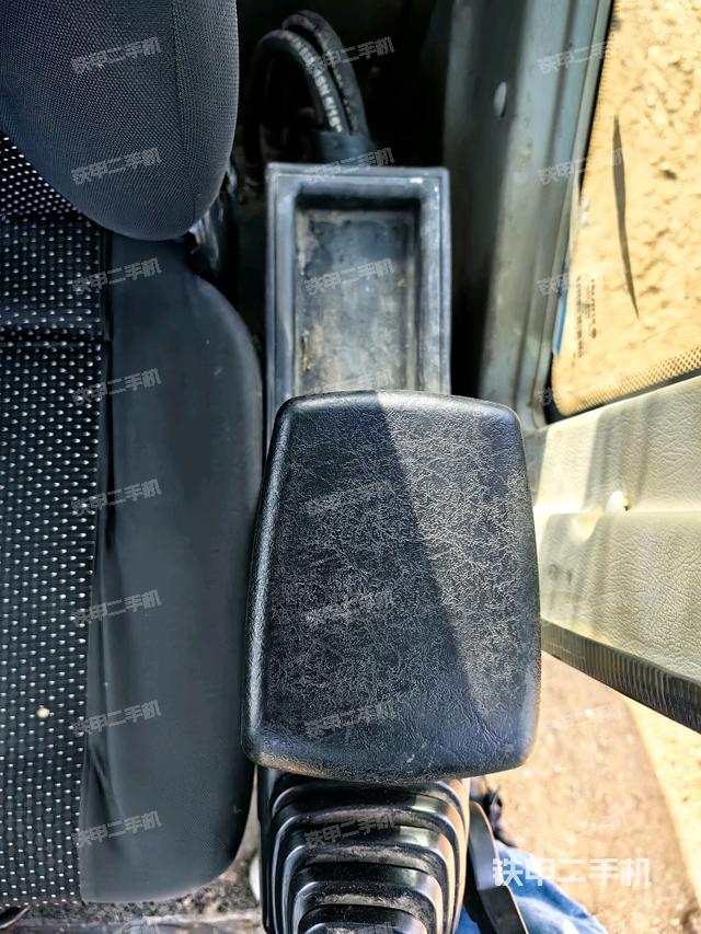 座椅左側(cè)控制臺(tái)/音響/含左手柄（駕駛室部分）