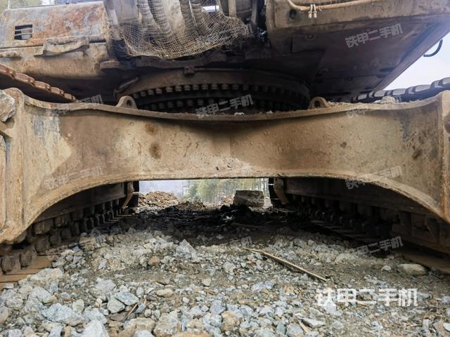 轉(zhuǎn)盤和下車架正前（工作和回轉(zhuǎn)裝置）