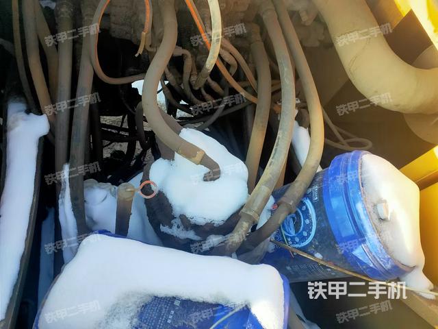 回轉(zhuǎn)馬達(dá)和主控閥(整機(jī)外觀) 回轉(zhuǎn)馬達(dá)和主控閥(整機(jī)外觀)