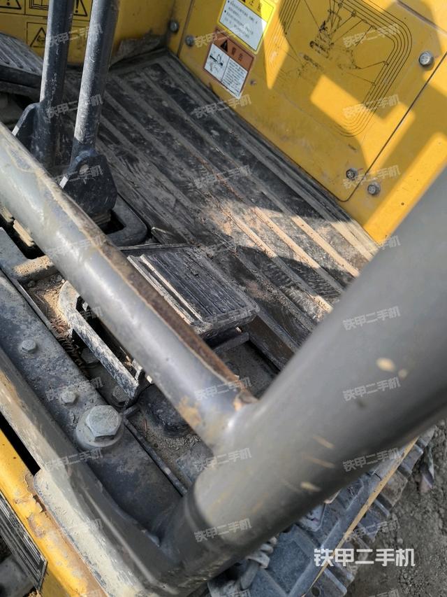 后窗玻璃角標(biāo)（駕駛室部分）