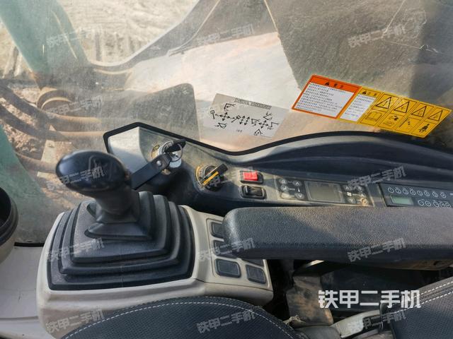 座椅右側(cè)控制臺(tái)/鑰匙門/油門/含右手柄（駕駛室部分）