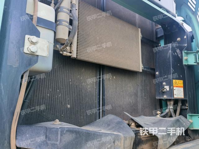 散熱器正面(大件艙室) 散熱器正面(大件艙室)