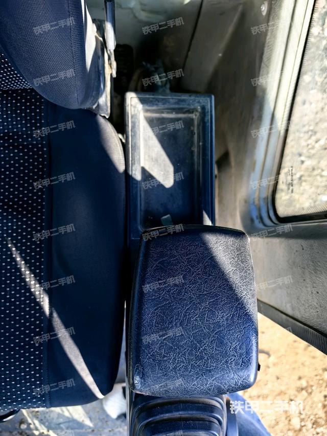 座椅左側(cè)控制臺(tái)/音響/含左手柄(駕駛室部分) 座椅左側(cè)控制臺(tái)/音響/含左手柄(駕駛室部分)