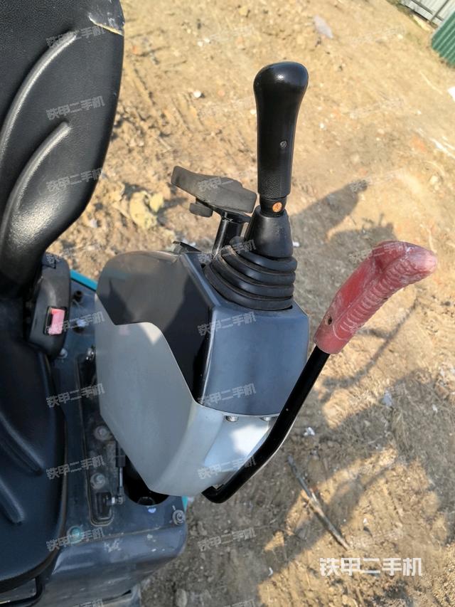 座椅左側(cè)控制臺/音響/含左手柄（駕駛室部分）