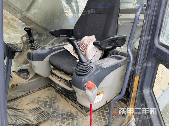 座椅左側(cè)控制臺(tái)/音響/含左手柄（駕駛室部分）