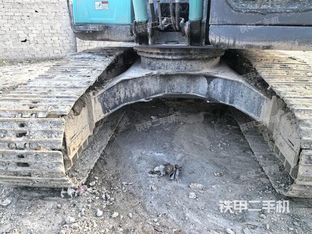 轉(zhuǎn)盤和下車架正前（工作和回轉(zhuǎn)裝置）