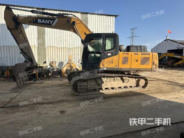 三一重工SY215C挖掘機(jī)
