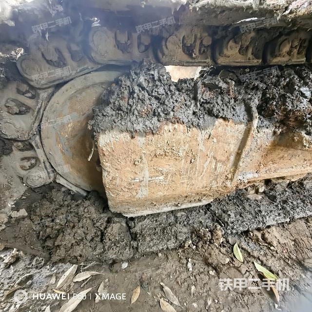 左驅(qū)動輪（行走機構(gòu)）