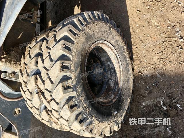 左驅(qū)動(dòng)輪（行走機(jī)構(gòu)）