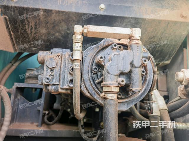 液壓泵斜45?左（大件艙室）