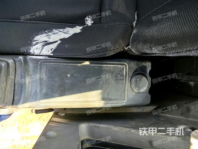 座椅左側(cè)控制臺/音響/含左手柄(駕駛室部分) 座椅左側(cè)控制臺/音響/含左手柄(駕駛室部分)