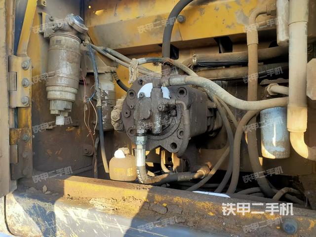 液壓泵艙室正面整體(整機(jī)外觀) 液壓泵艙室正面整體(整機(jī)外觀)