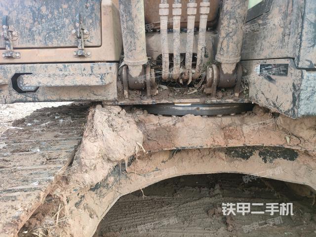 轉(zhuǎn)盤和下車架正前(工作和回轉(zhuǎn)裝置) 轉(zhuǎn)盤和下車架正前(工作和回轉(zhuǎn)裝置)