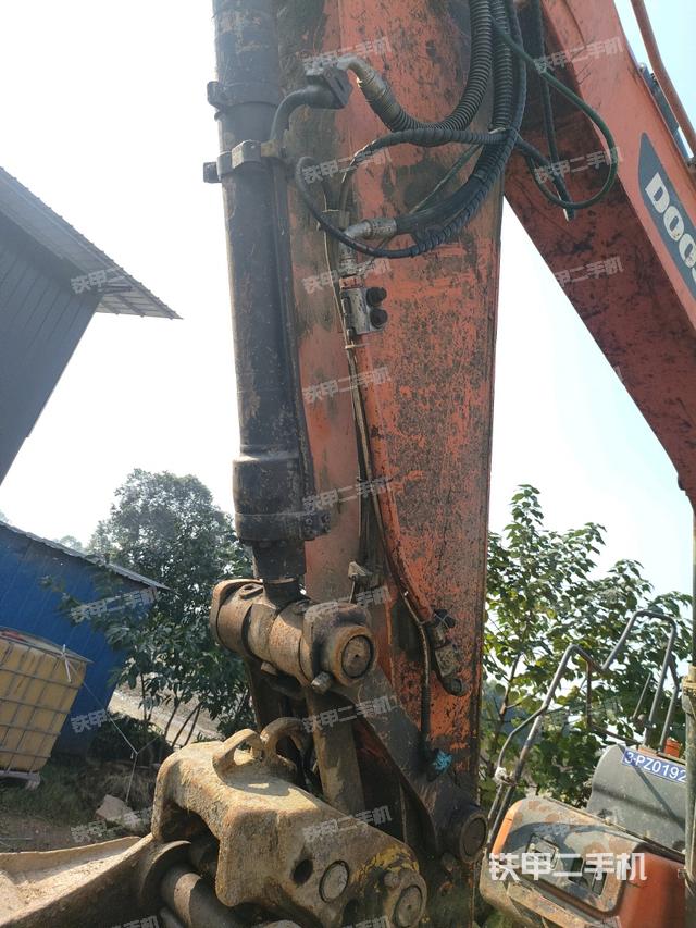 小臂整體左后(工作和回轉(zhuǎn)裝置) 小臂整體左后(工作和回轉(zhuǎn)裝置)