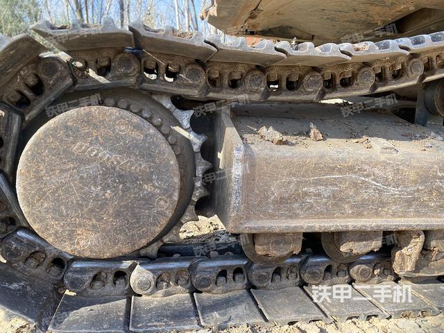 單側(cè)履帶整體(整機(jī)外觀) 單側(cè)履帶整體(整機(jī)外觀)