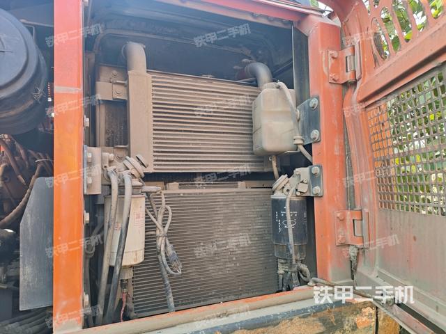 散熱器正面(大件艙室) 散熱器正面(大件艙室)