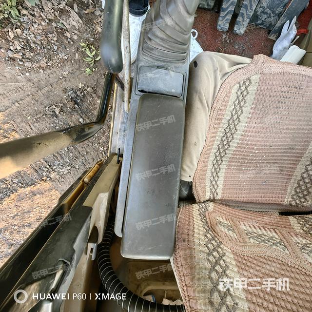 座椅左側(cè)控制臺/音響/含左手柄（駕駛室部分）