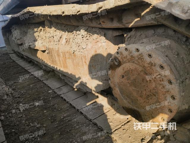 右側(cè)履帶整體(行走機(jī)構(gòu)) 右側(cè)履帶整體(行走機(jī)構(gòu))