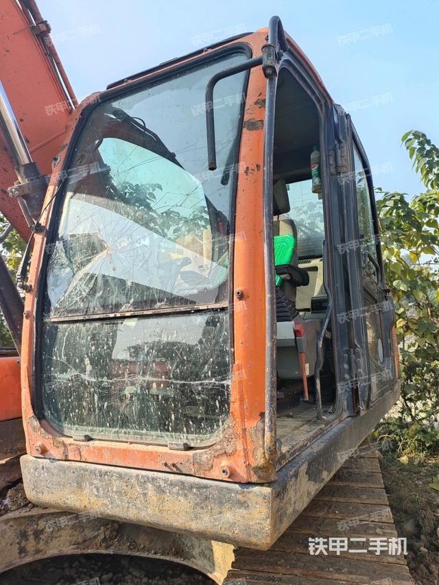 駕駛室左前45度(駕駛室部分) 駕駛室左前45度(駕駛室部分)