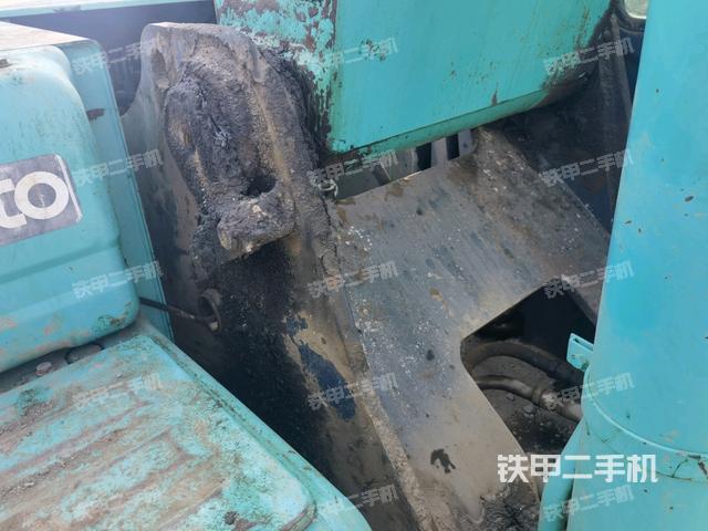 大臂根部?斜視(工作和回轉(zhuǎn)裝置) 大臂根部?斜視(工作和回轉(zhuǎn)裝置)