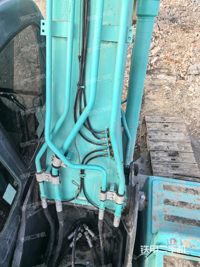 大臂背部俯視（工作和回轉(zhuǎn)裝置）