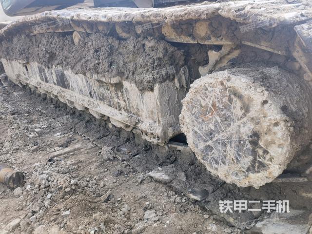 右側(cè)履帶整體(行走機(jī)構(gòu)) 右側(cè)履帶整體(行走機(jī)構(gòu))