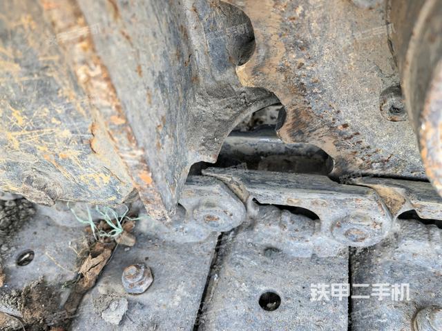 右驅(qū)動輪（行走機(jī)構(gòu)）