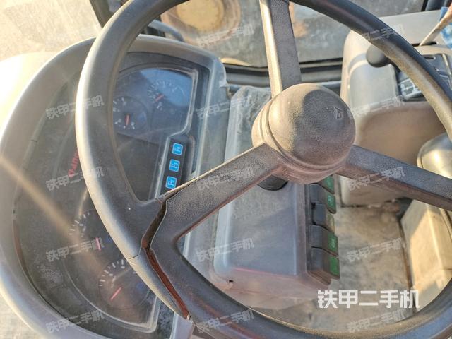 駕駛室外頂全景（壓路機(jī)駕駛室）