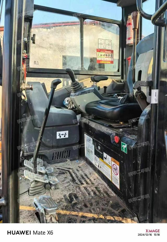 駕駛室整體（整機(jī)外觀）