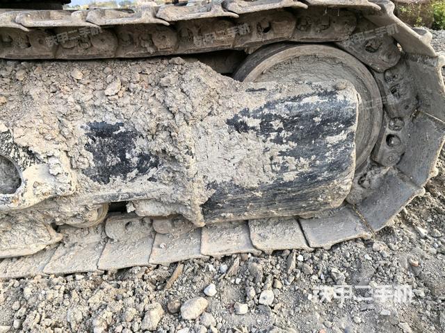 左驅(qū)動輪（行走機構(gòu)）