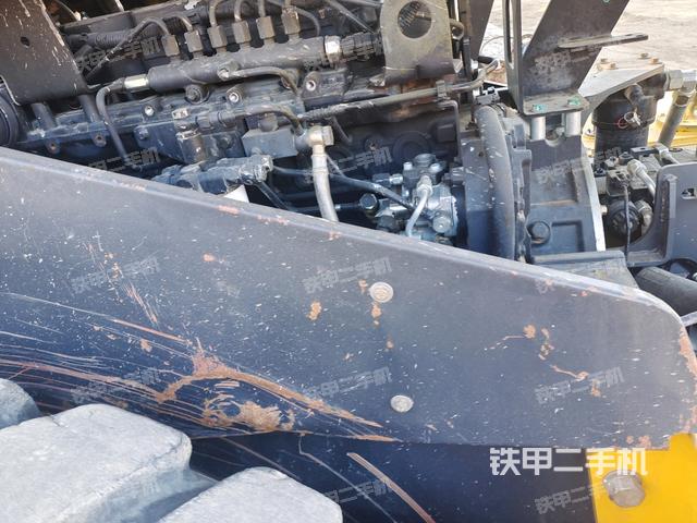 發(fā)動(dòng)機(jī)艙全景（壓路機(jī)發(fā)動(dòng)機(jī)艙）