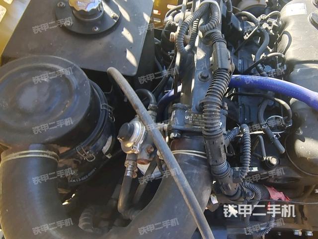 發(fā)動機(jī)左側(cè)全景(壓路機(jī)發(fā)動機(jī)艙) 發(fā)動機(jī)左側(cè)全景(壓路機(jī)發(fā)動機(jī)艙)