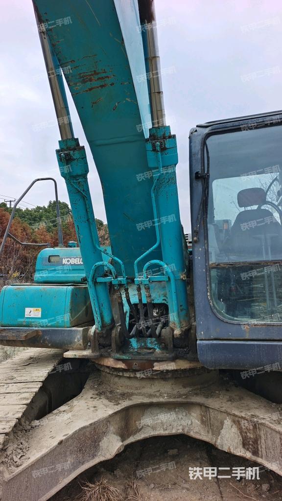 大臂油缸整體?豎拍(工作和回轉(zhuǎn)裝置) 大臂油缸整體?豎拍(工作和回轉(zhuǎn)裝置)