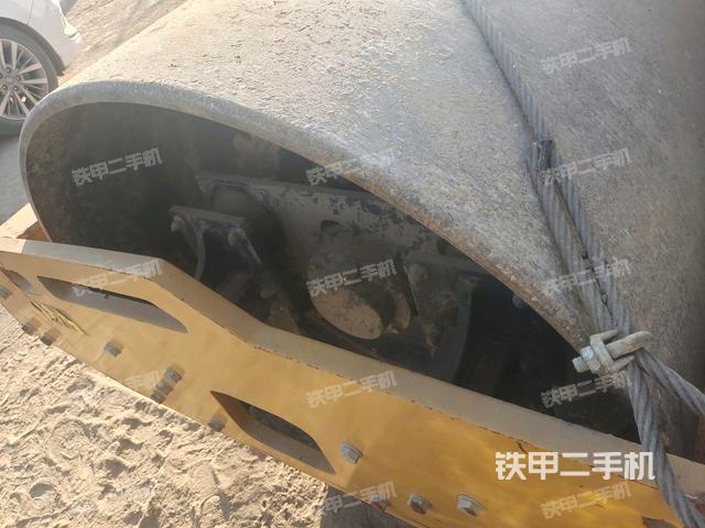 正后側(cè)（壓路機(jī)前后車(chē)架）