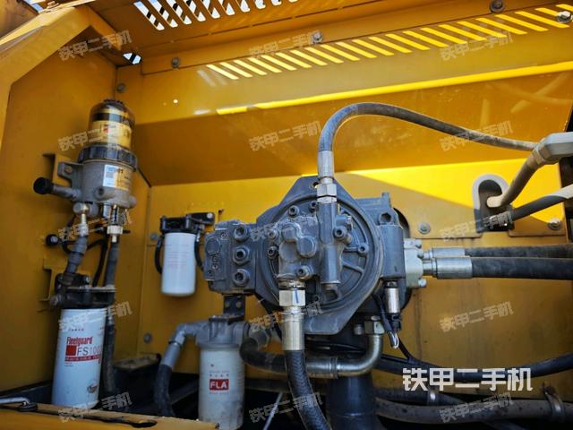 液壓泵艙室正面整體(整機(jī)外觀) 液壓泵艙室正面整體(整機(jī)外觀)