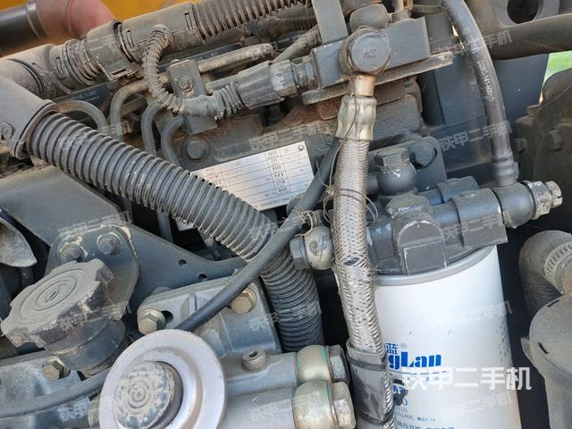 柴油泵全景（壓路機(jī)發(fā)動(dòng)機(jī)艙）