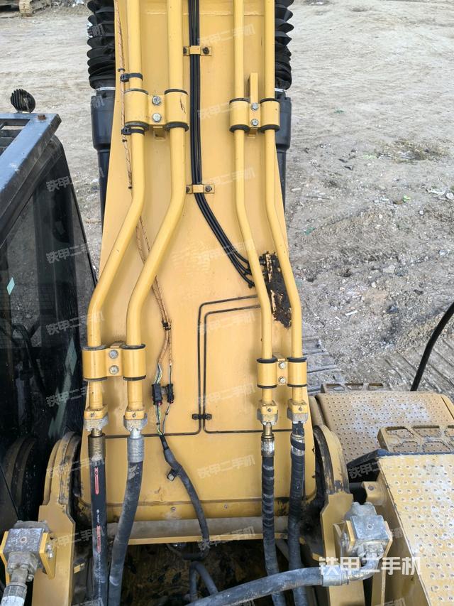 大臂背部俯視（工作和回轉(zhuǎn)裝置）