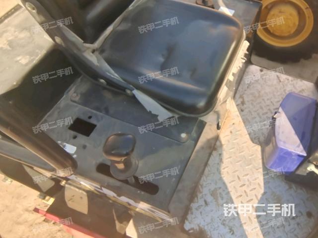 正后側(cè)(壓路機(jī)前后車架) 正后側(cè)(壓路機(jī)前后車架)