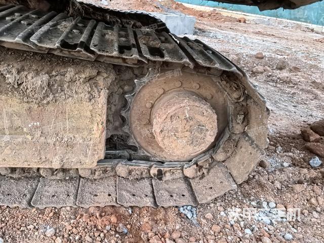 右驅(qū)動輪（行走機構(gòu)）