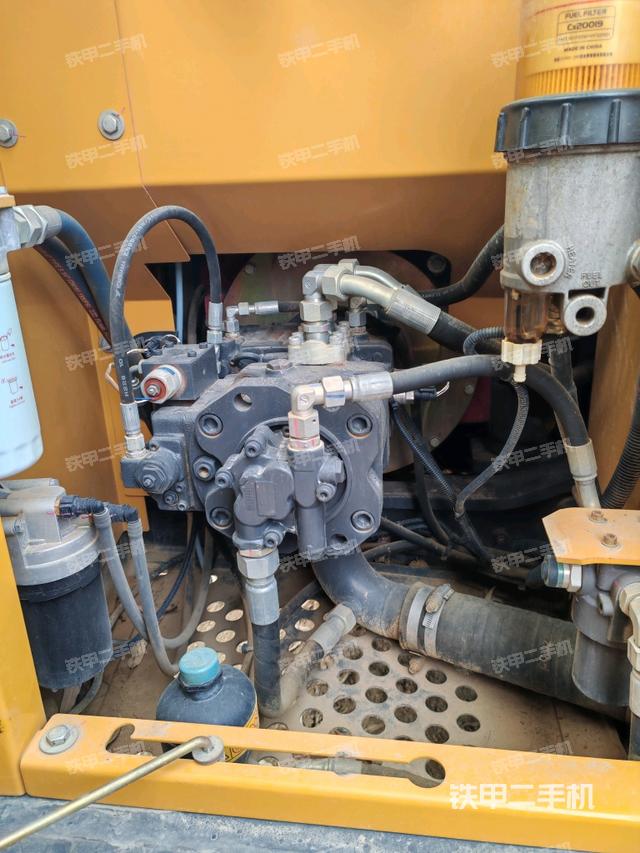 液壓泵艙室正面整體（整機(jī)外觀）