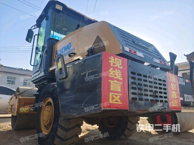 右前45°（壓路機(jī)整機(jī)外觀）